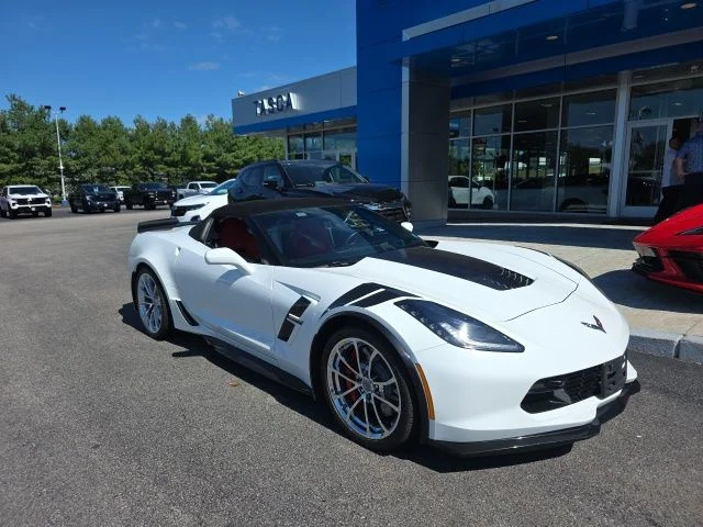 Used 2017 White Chevrolet Grand Sport image 9
