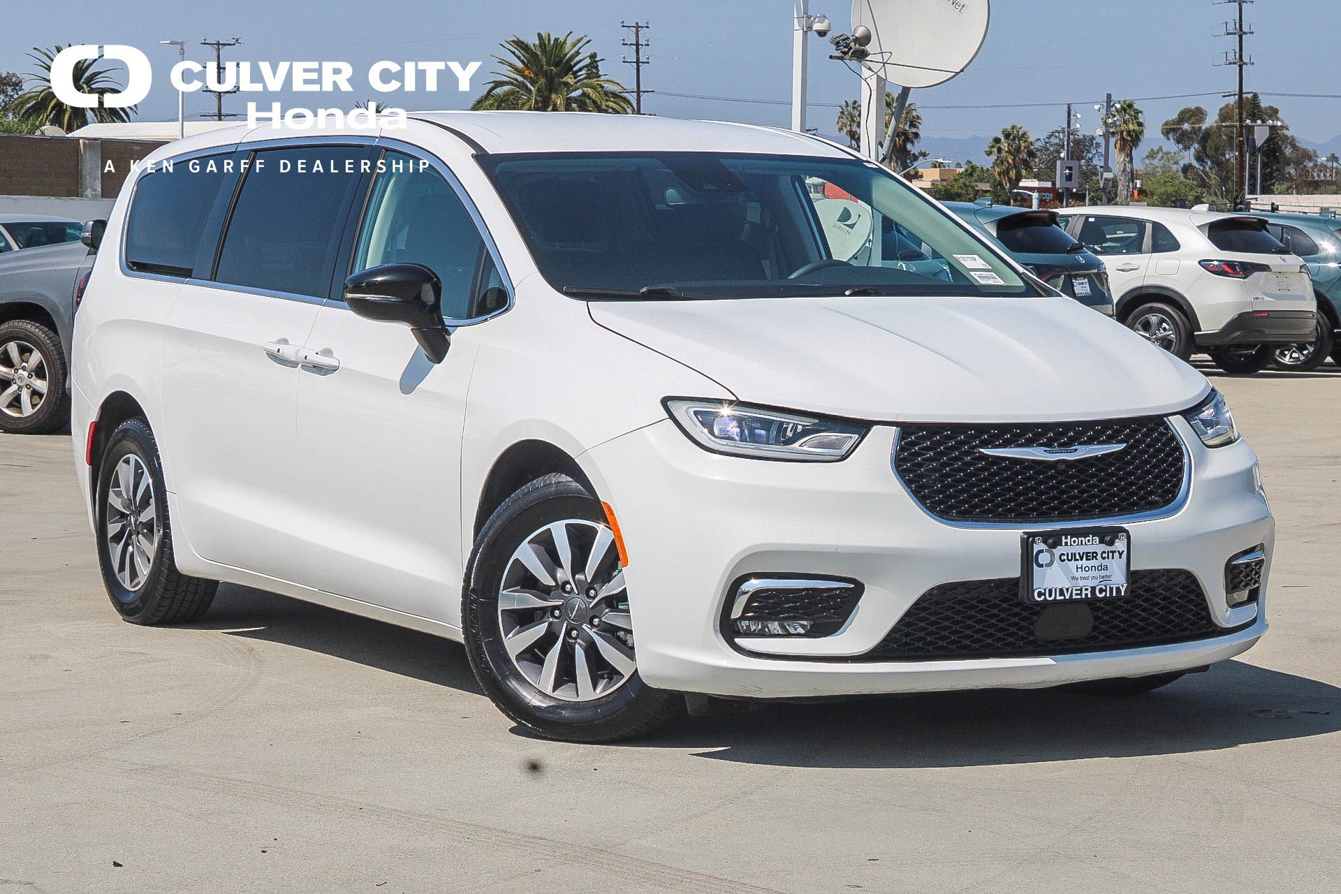 2024 Chrysler Pacifica PHEV Select