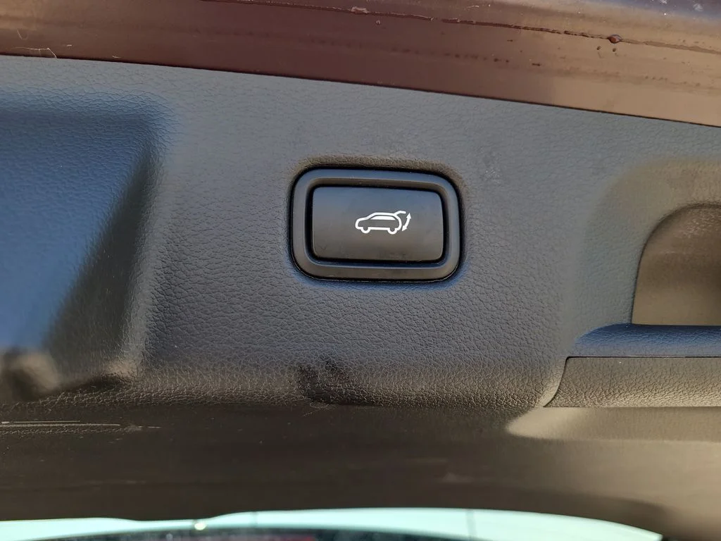 Used 2025 Red Hyundai SEL Premium image 16