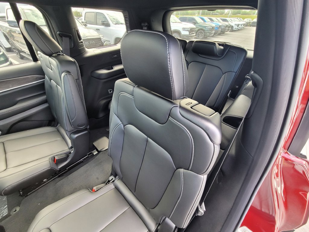New 2026 Velvet Red Pearl-Coat Exterior Paint Jeep Limited image 10