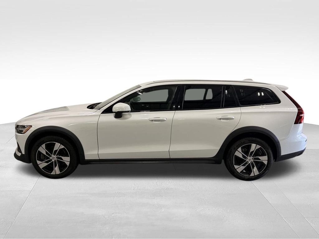 Used 2022 Volvo V60 Cross Country Base with VIN YV4102WK5N2093616 for sale in Golden Valley, Minnesota