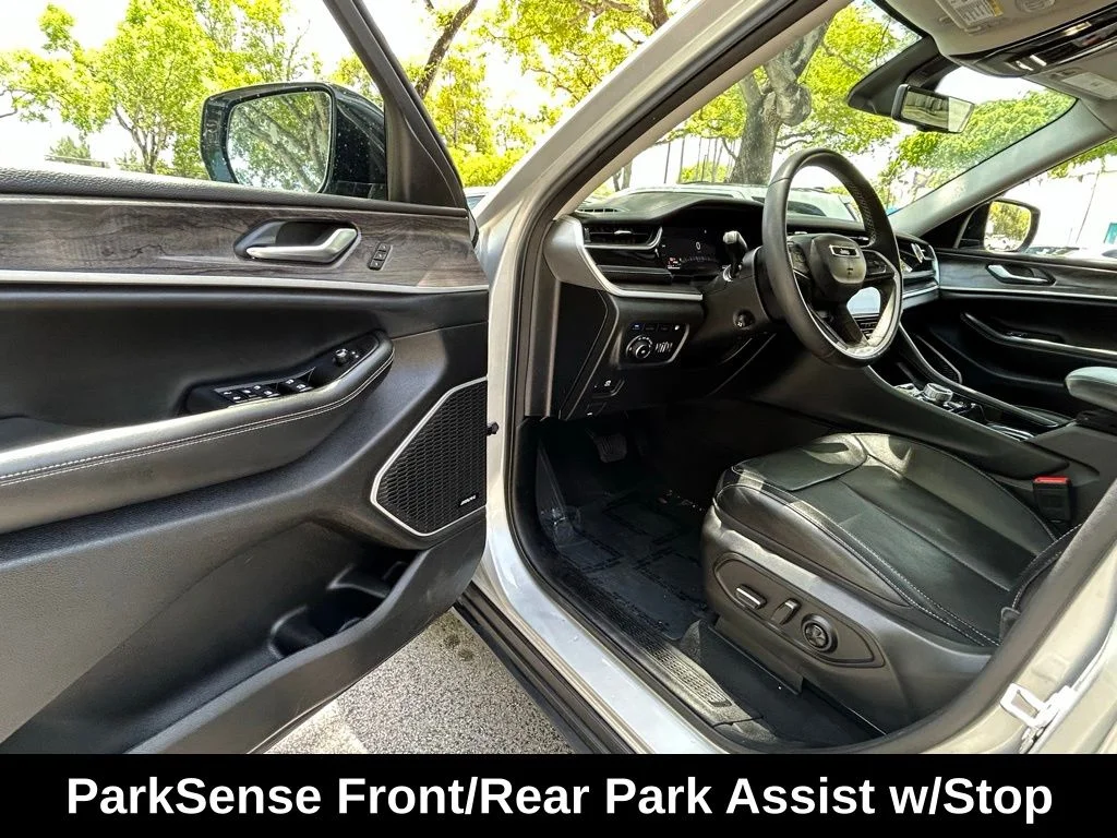 Used 2023 Silver Jeep 4xe image 15