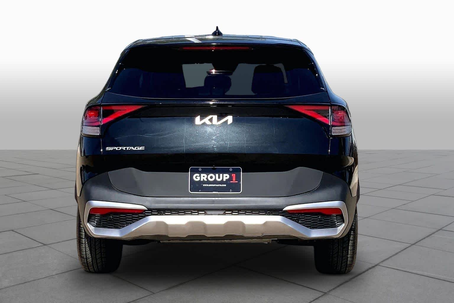 Used 2023 Fusion Black Kia LX image 5