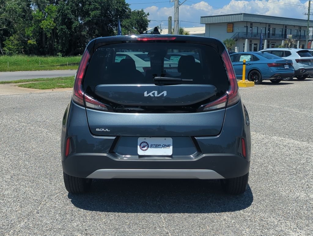 Used 2025  Kia LX image 6