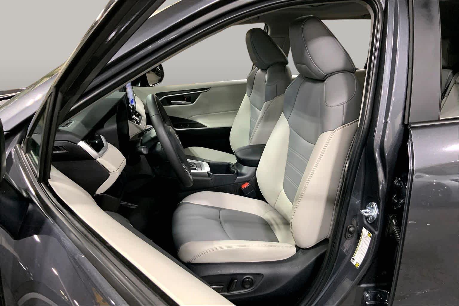 Used 2025 Magnetic Gray Metallic Toyota XLE Premium image 8