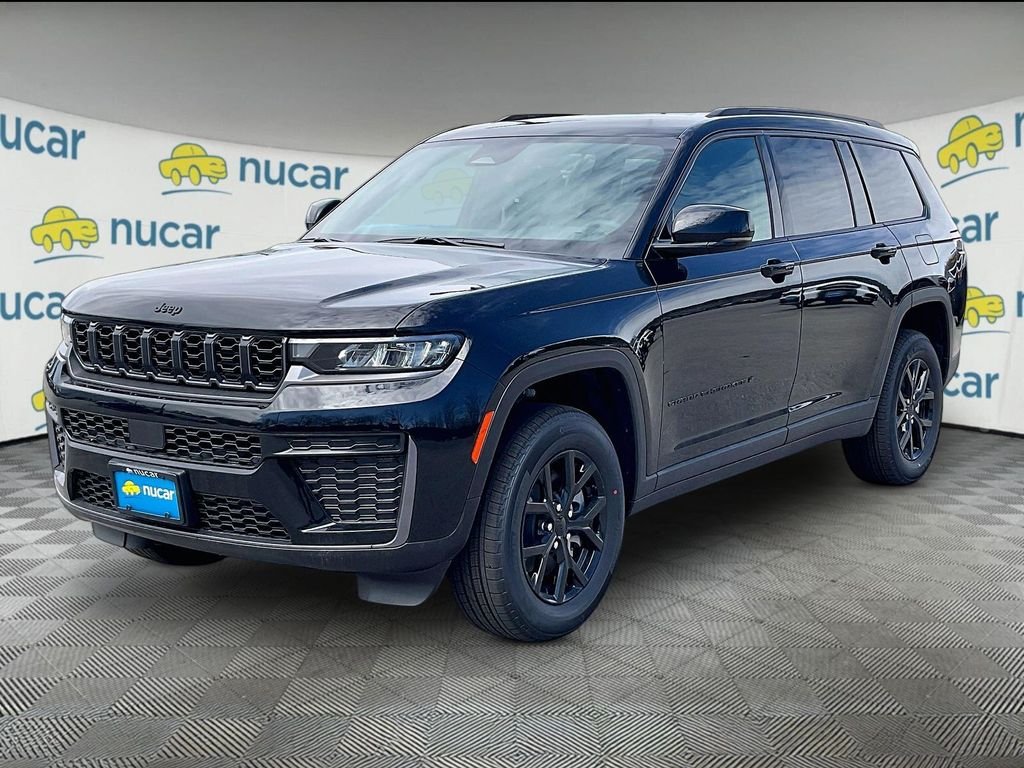 New 2026 Diamond Black Crystal Pearlcoat Jeep Altitude image 3