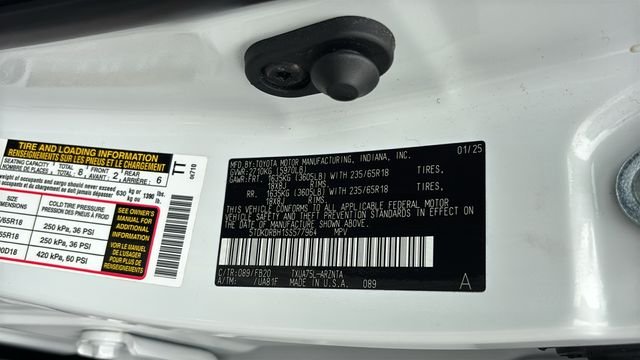 Used 2025 Pearl Toyota LE image 37