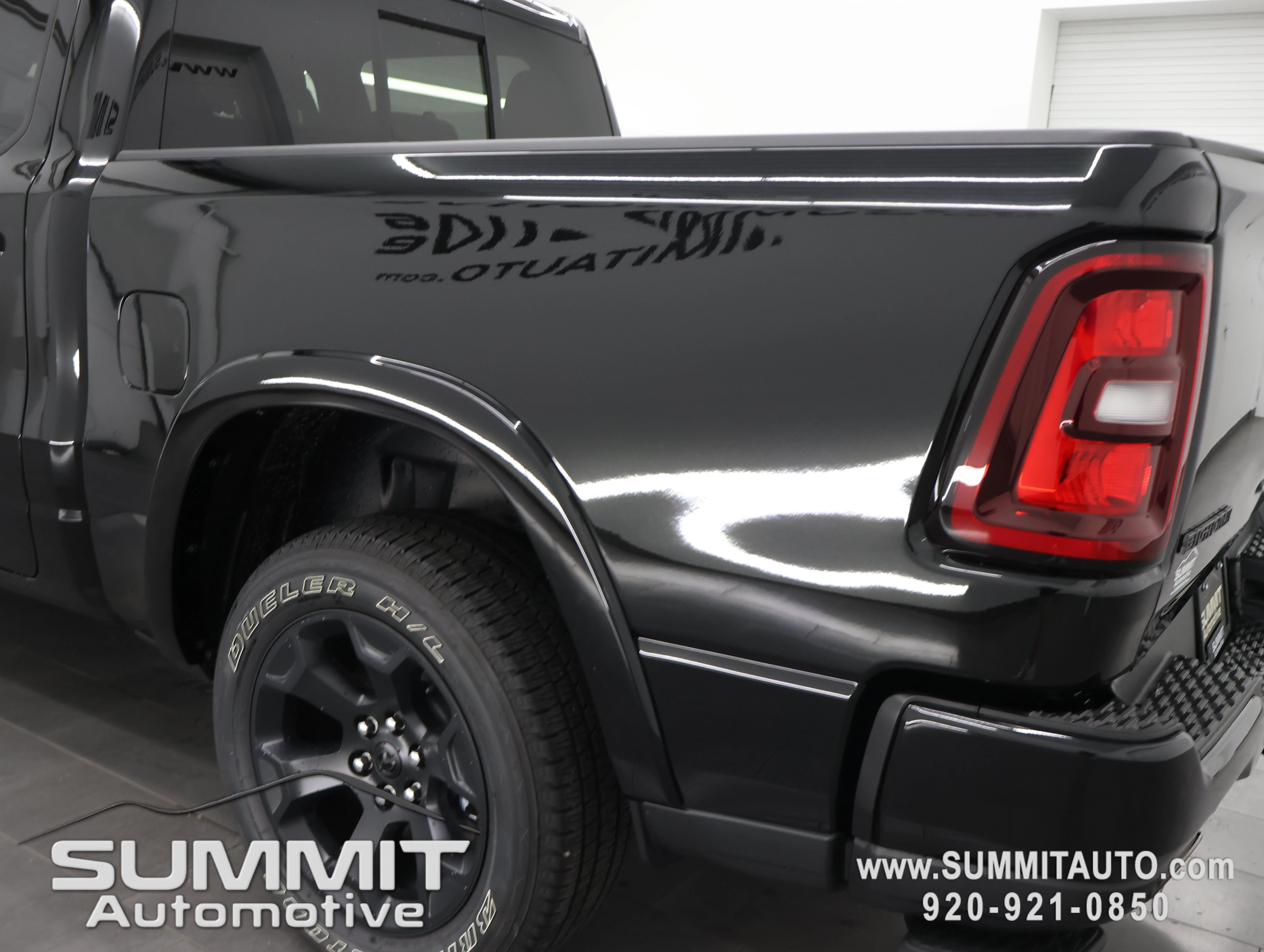 New 2026 Diamond Black Crystal Pearl-Coat Exterior Paint RAM Big Horn/Lone Star image 32