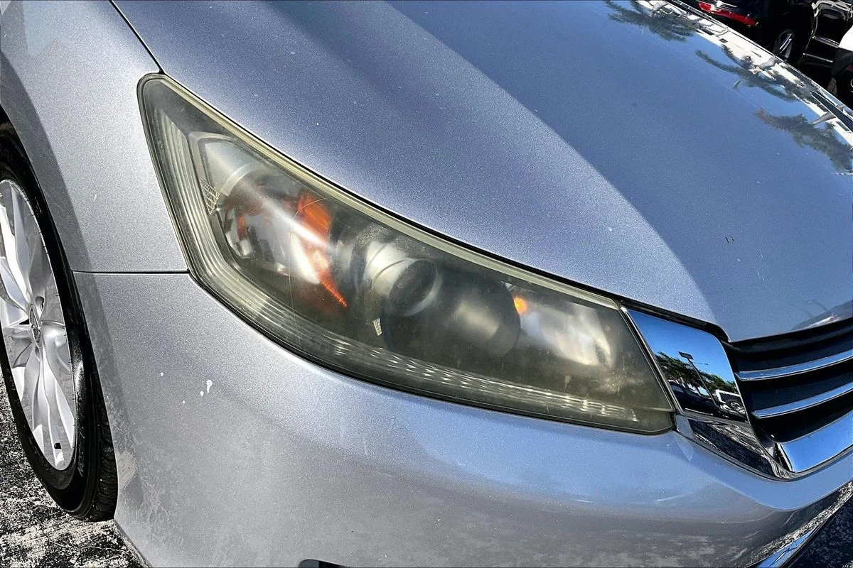 Used 2013 Silver Honda EX-L image 33