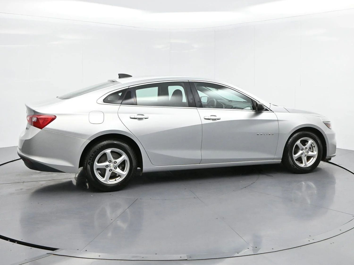 Used 2018 SILVER ICE METALLIC Chevrolet LS image 8