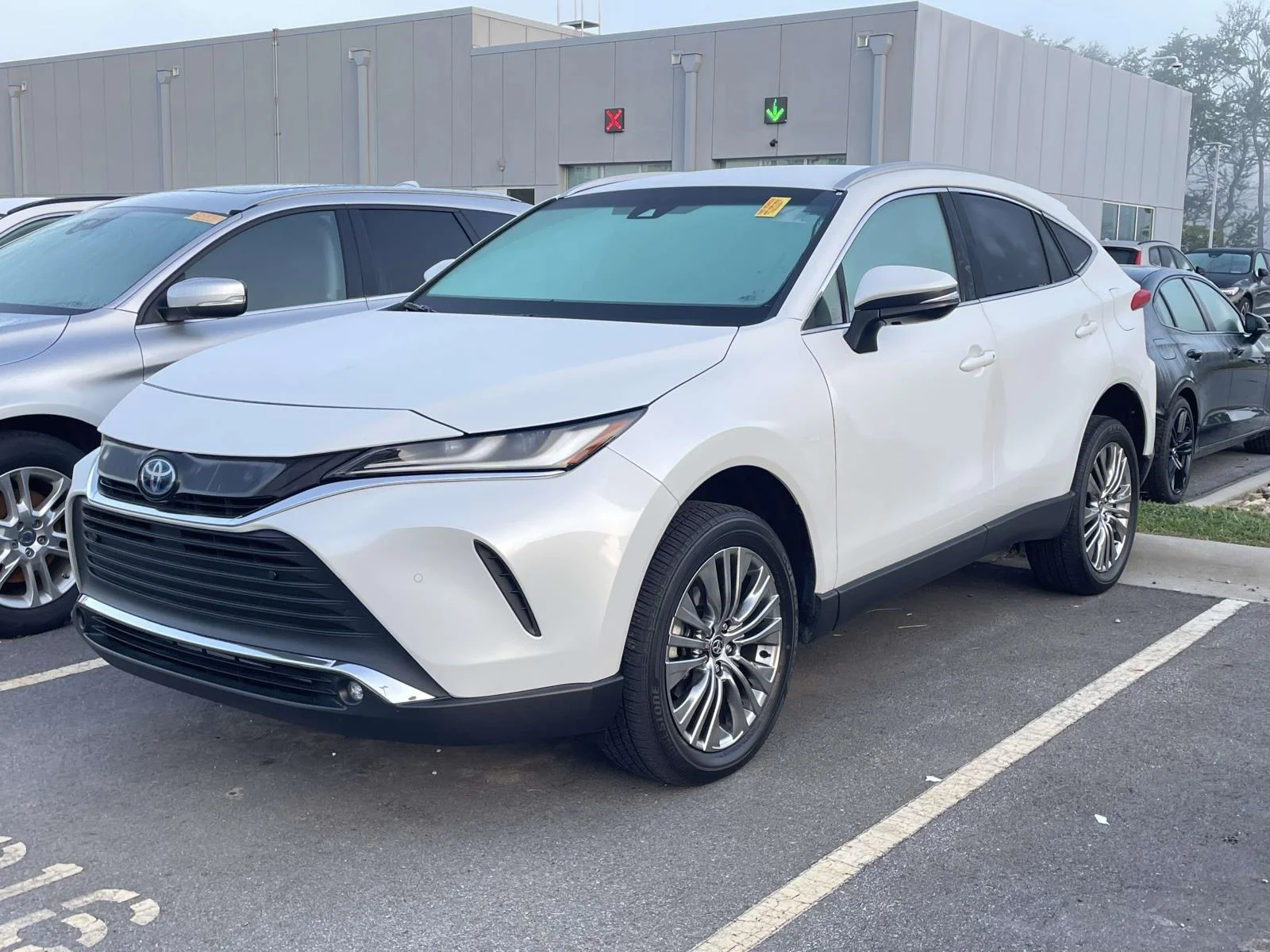 Used 2024 Wind Chill Pearl Toyota XLE image 2