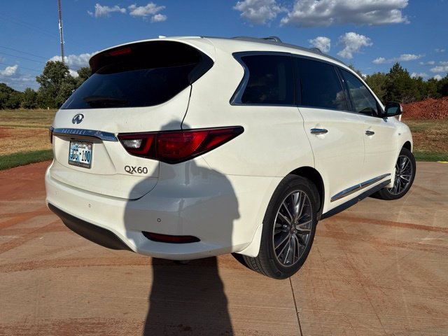Used 2019 White INFINITI LUXE image 5