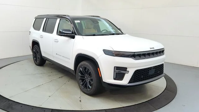 New 2026 Bright White Clear-Coat Exterior Paint Jeep Summit Reserve image 14