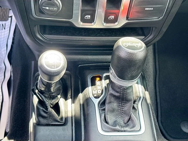 Used 2020 Red Jeep Sport S image 17