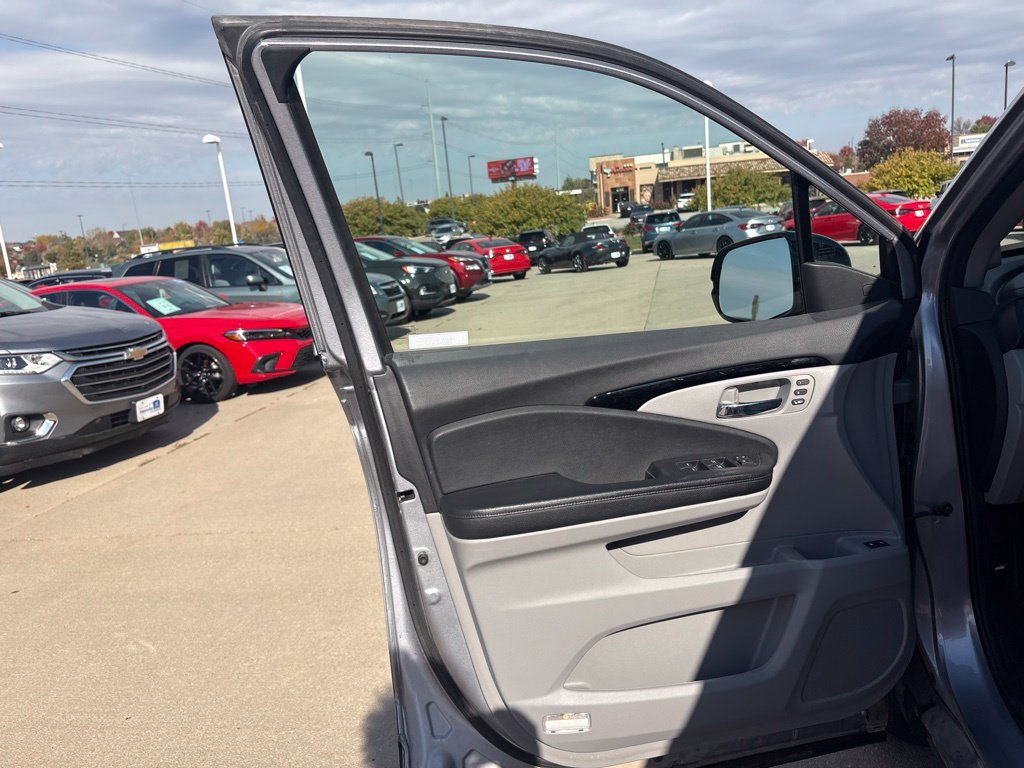 Used 2022 Silver Honda Touring 7 Passenger image 9