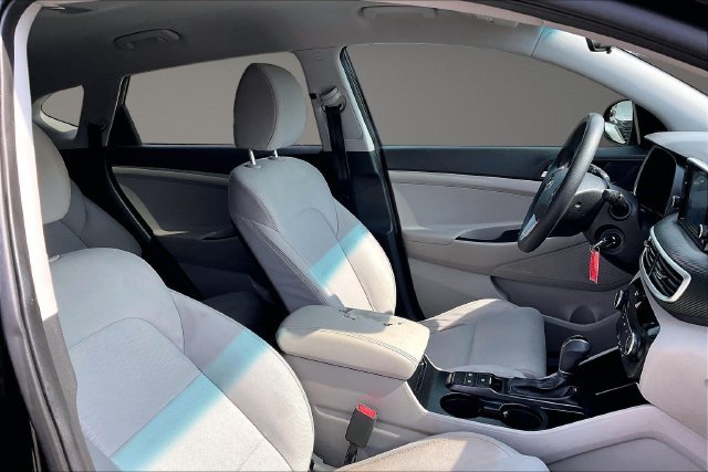Used 2020 Black Hyundai SE image 7