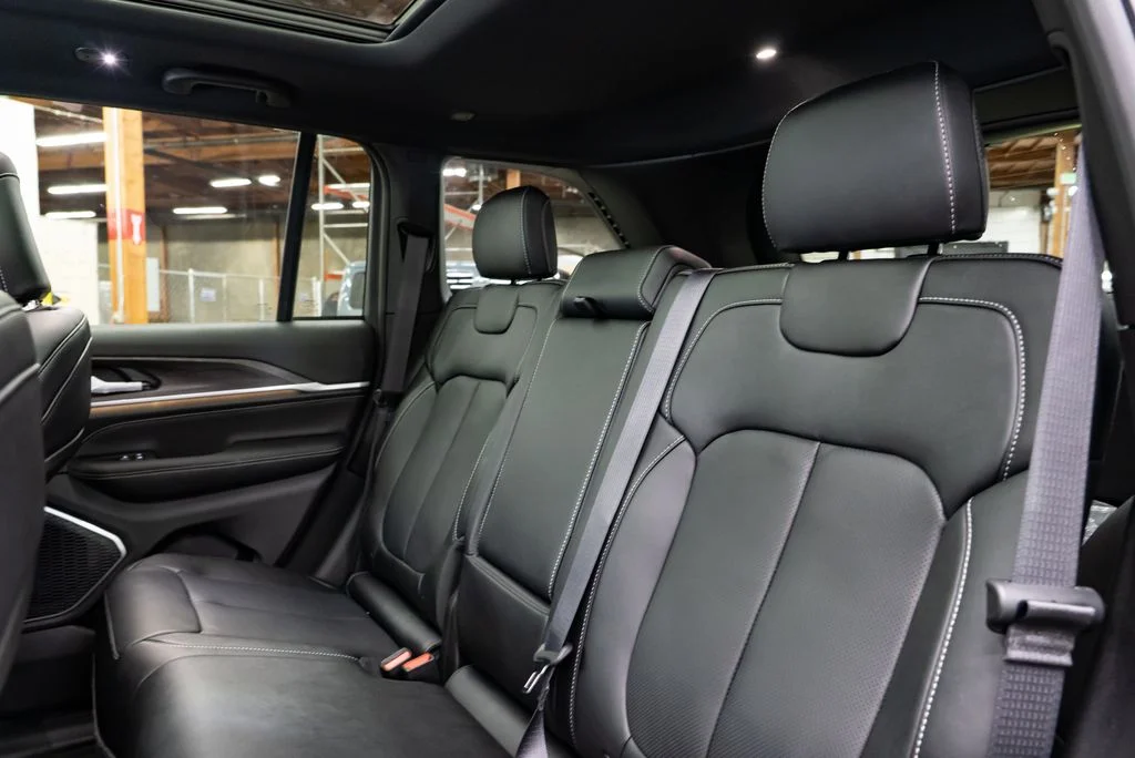 New 2026 Steel Blue Exterior Paint Jeep Limited Reserve image 29