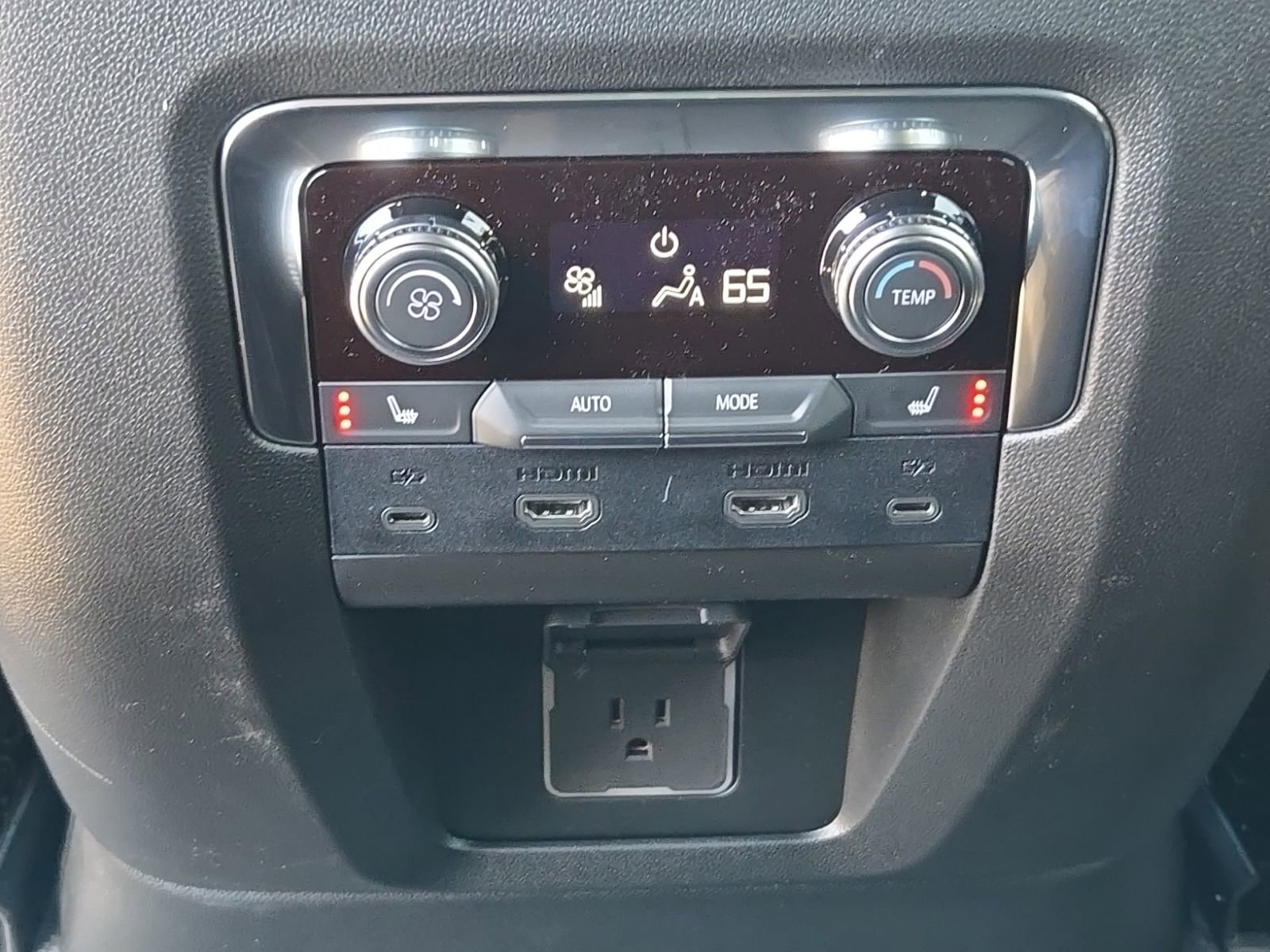 2026 GMC Yukon XL Denali - Photo 26