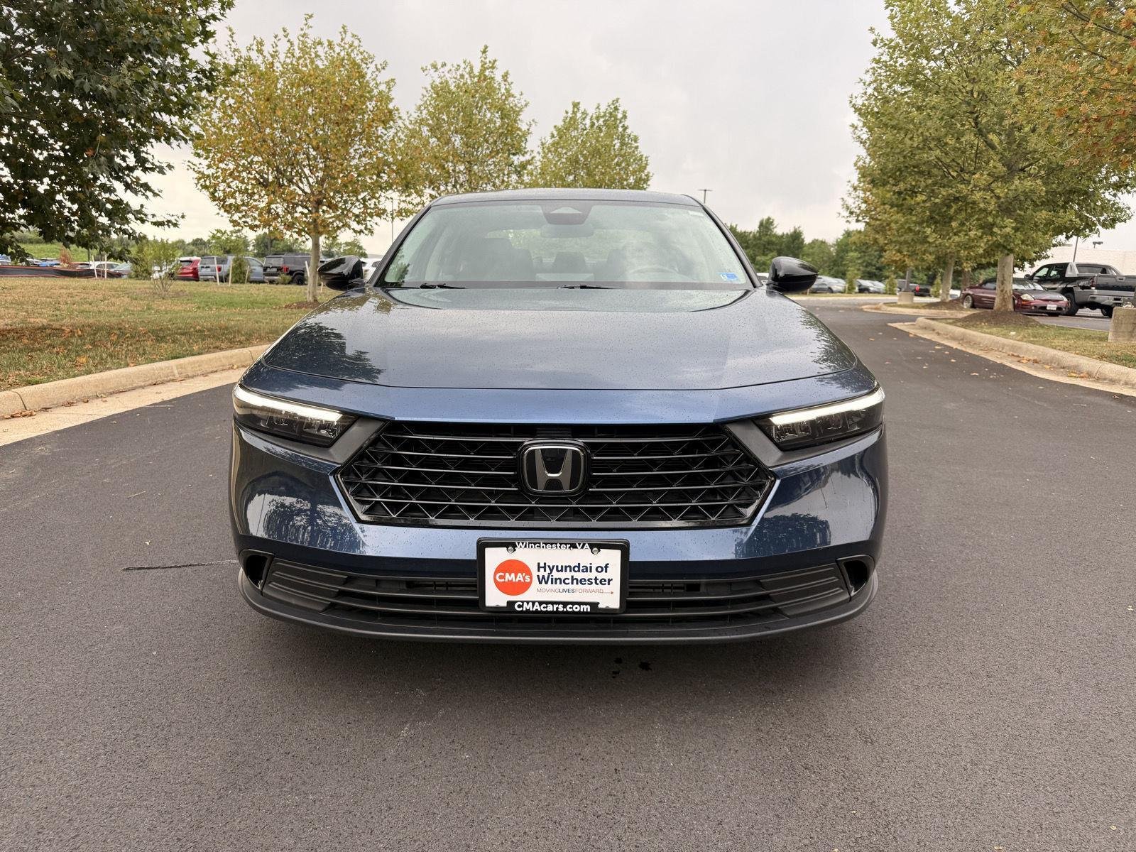 Used 2025 Canyon River Blue Metallic Honda SE image 3