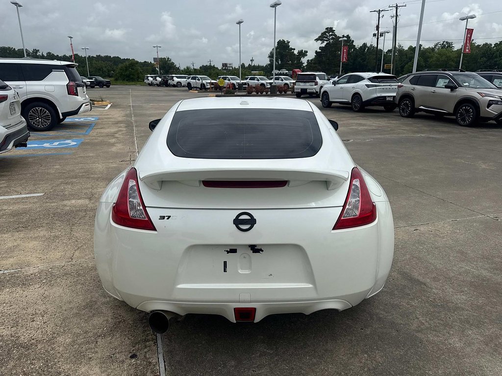 Used 2010 Pearl White Nissan Touring image 6