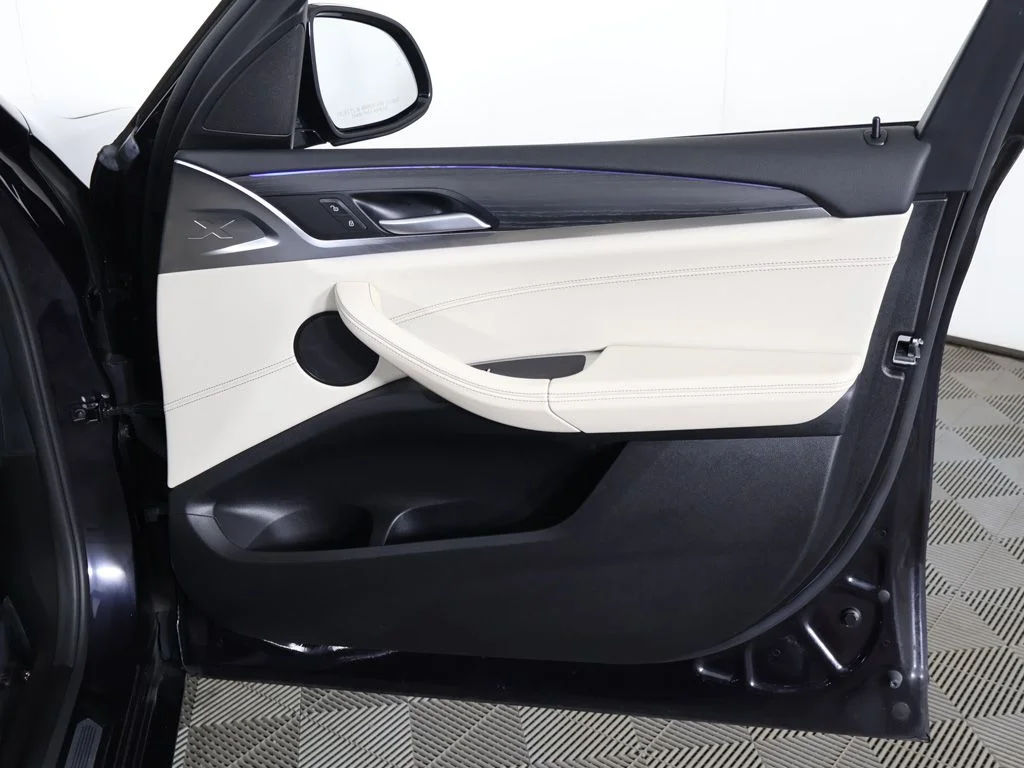 Used 2022 Carbon Black Metallic BMW xDrive30i image 27