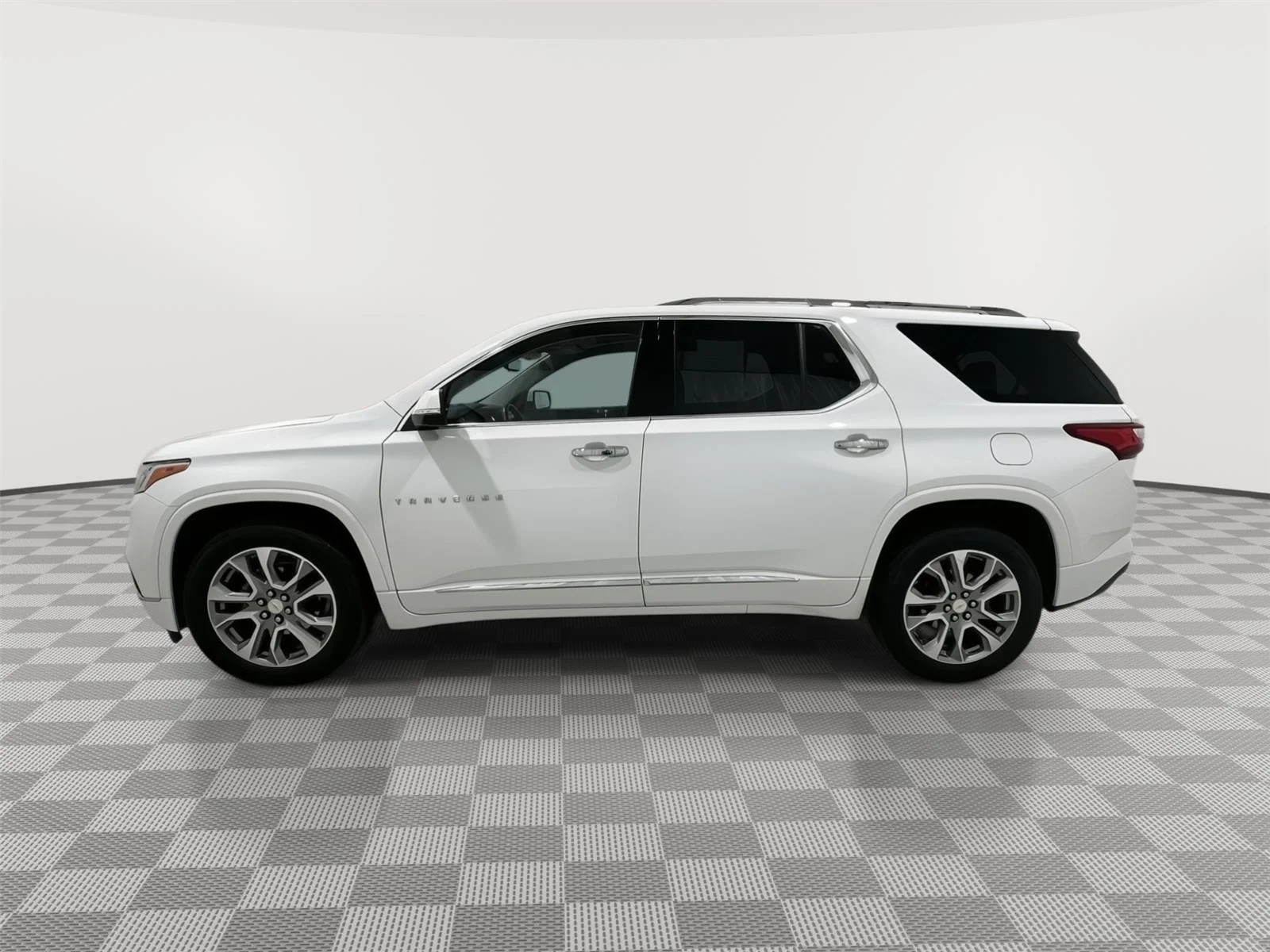Used 2021 Chevrolet Traverse Premier with VIN 1GNEVKKW9MJ146327 for sale in Alexandria, Minnesota