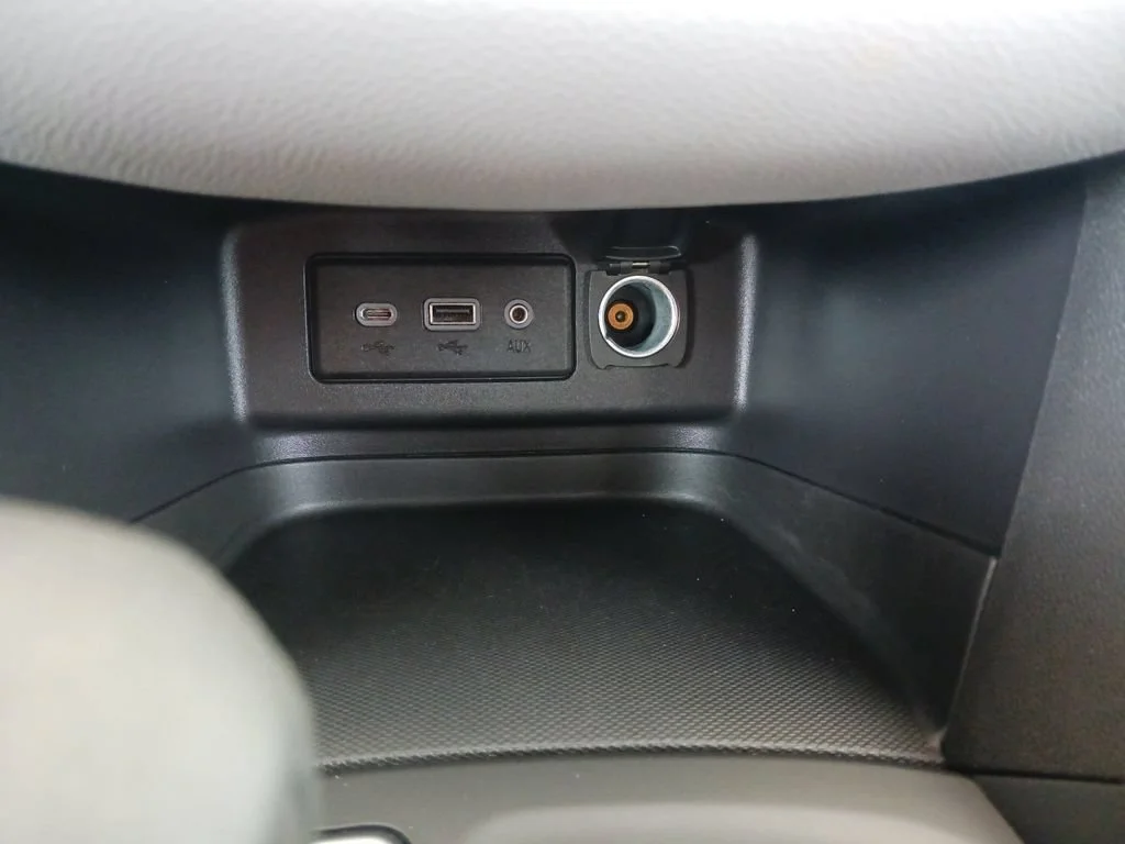 Used 2024 Summit White Chevrolet LT image 28