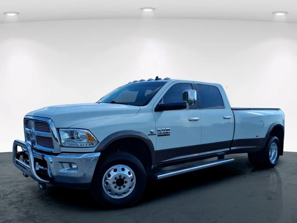 Used 2018 White Ram Laramie image 2