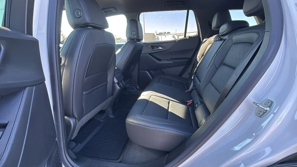 New 2027 Summit White Chevrolet LT image 9
