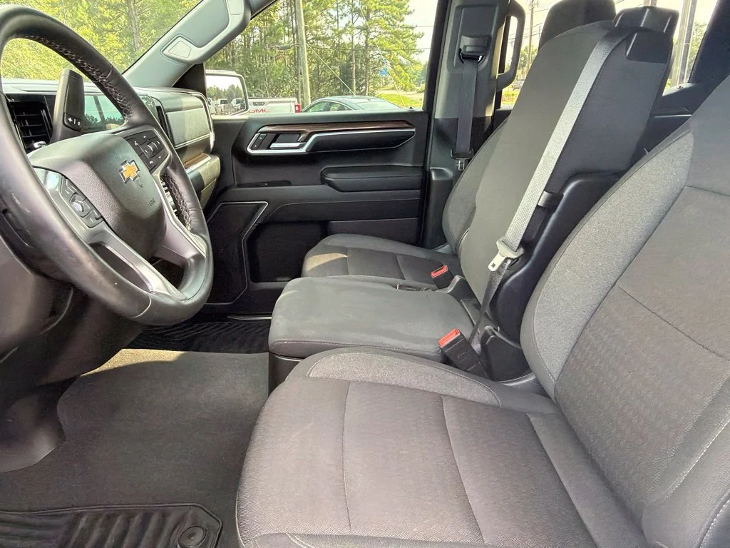 Used 2024 Summit White Chevrolet LT image 28