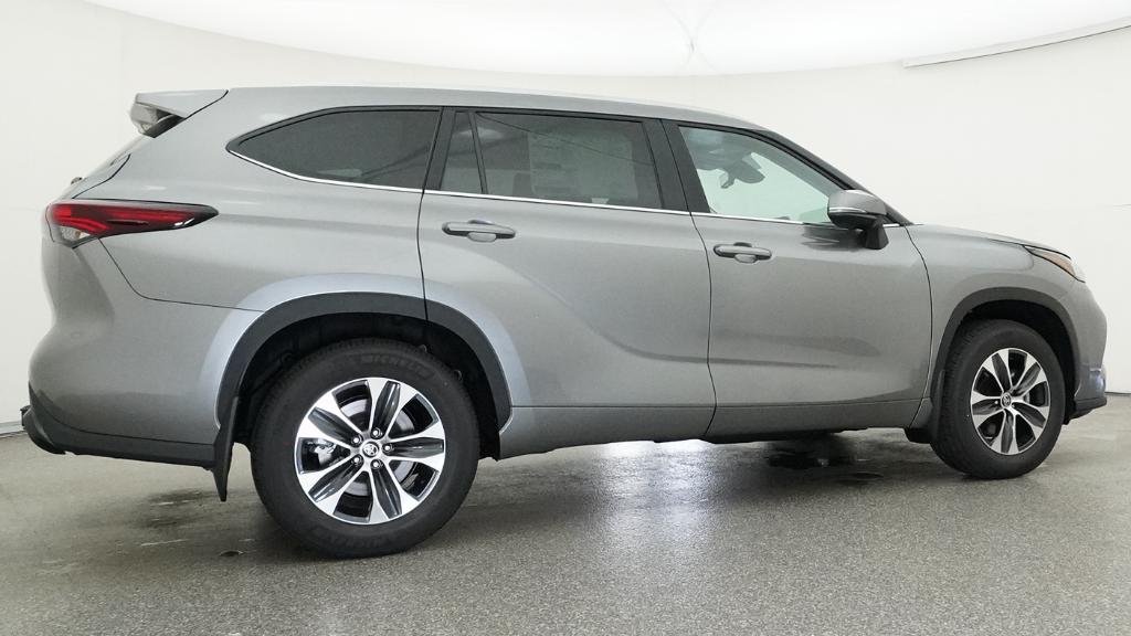 New 2026 Heavy Metal Toyota XLE image 15