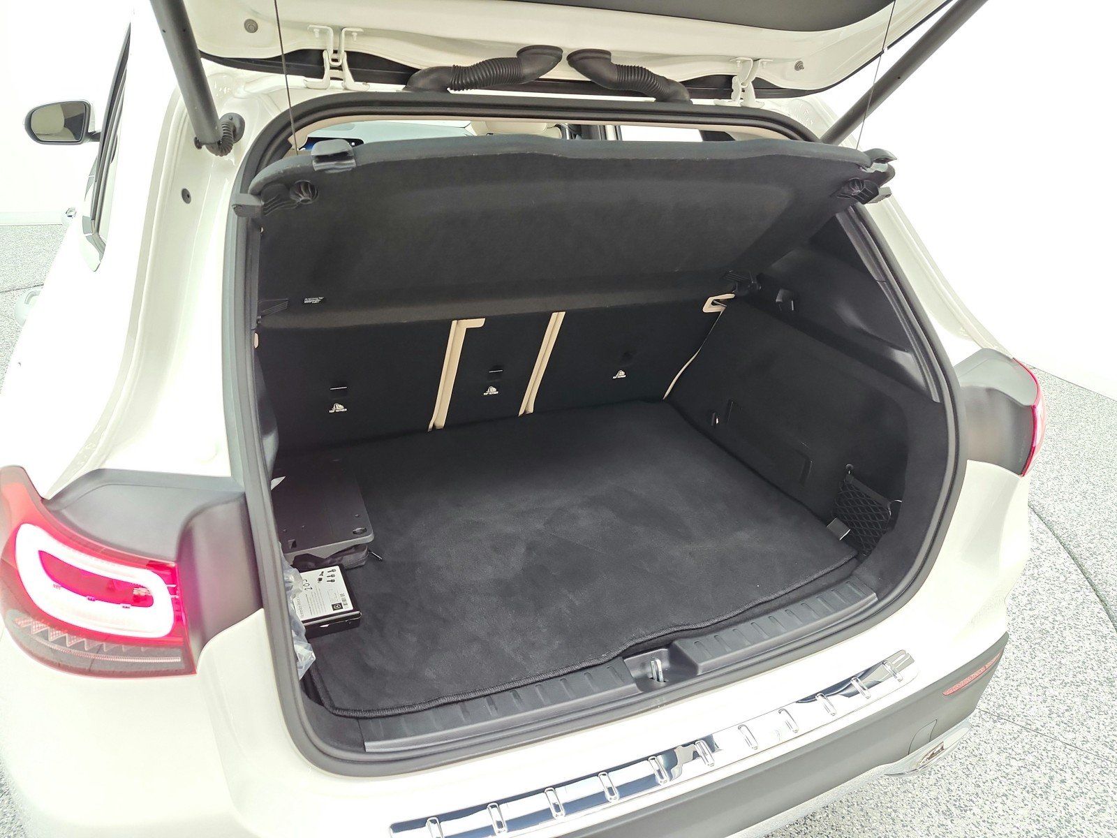 Certified Used 2023 Polar White Mercedes-Benz GLA 250 4MATIC® SUV image 21