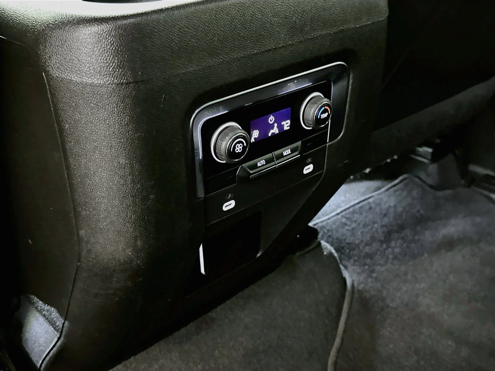 Used 2022 Black Chevrolet Z71 image 27