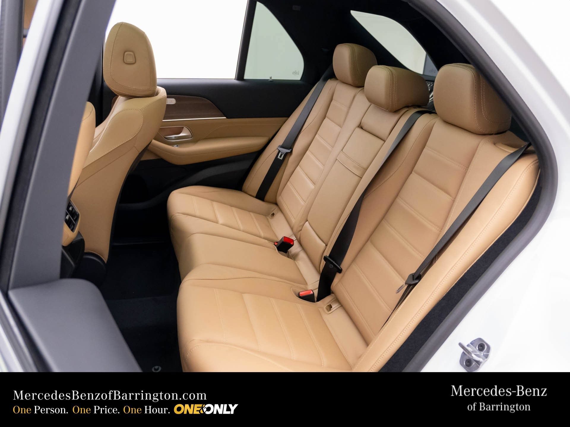 New 2026 MANUFAKTUR Moonlight White Metallic Mercedes-Benz GLE 350 image 62