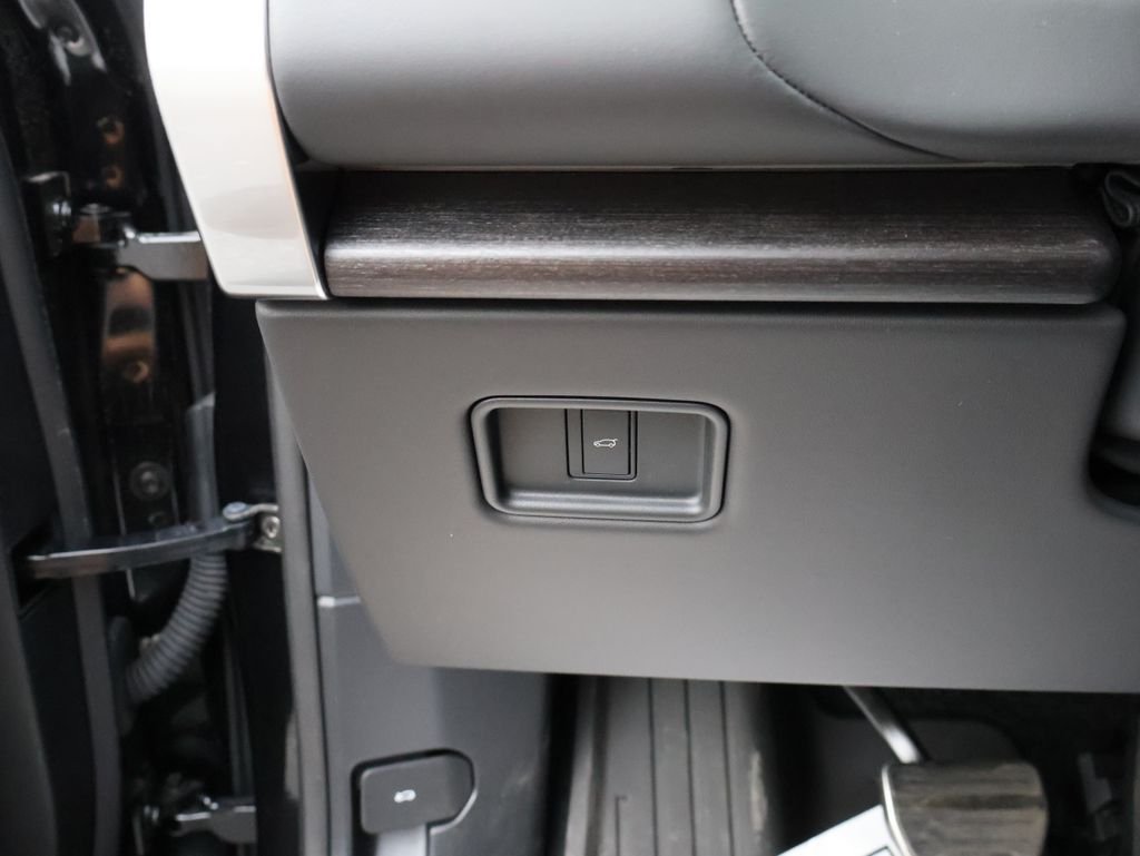 New 2026 Santorini Black Land Rover SE image 33