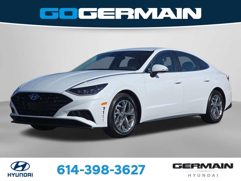 Used 2023 White Hyundai SEL image 1