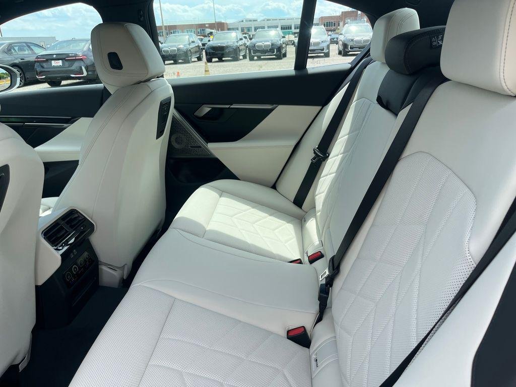 New 2026 Oxide Grey Metallic BMW 530i xDrive image 26