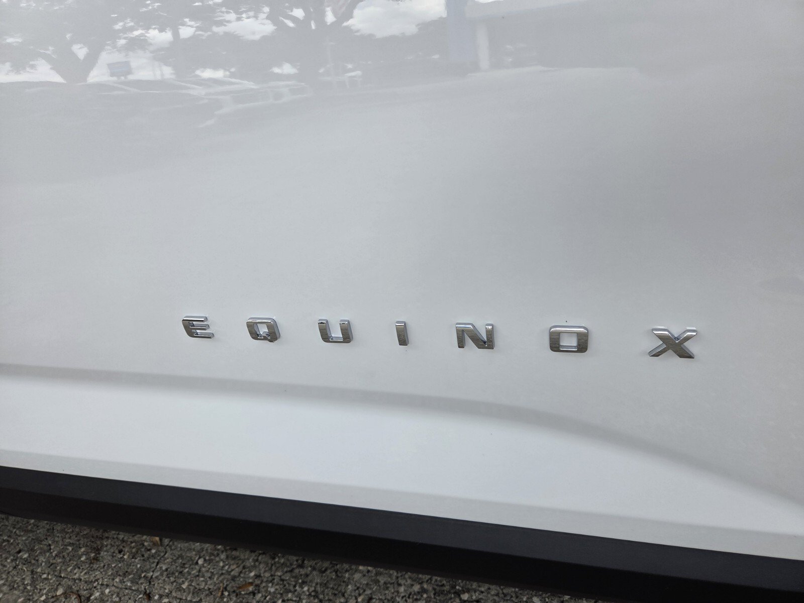 New 2027 Summit White Chevrolet FWD LT image 9