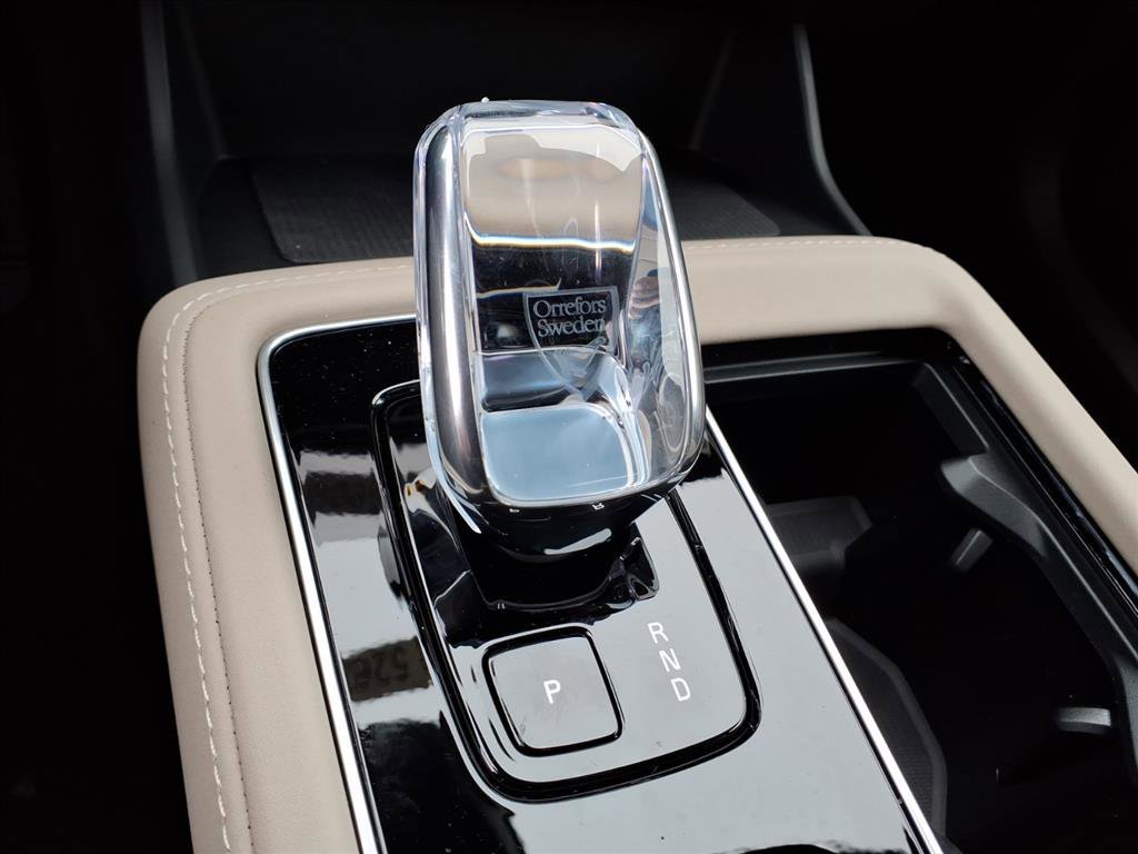 New 2026 Crystal White Volvo Plus image 10