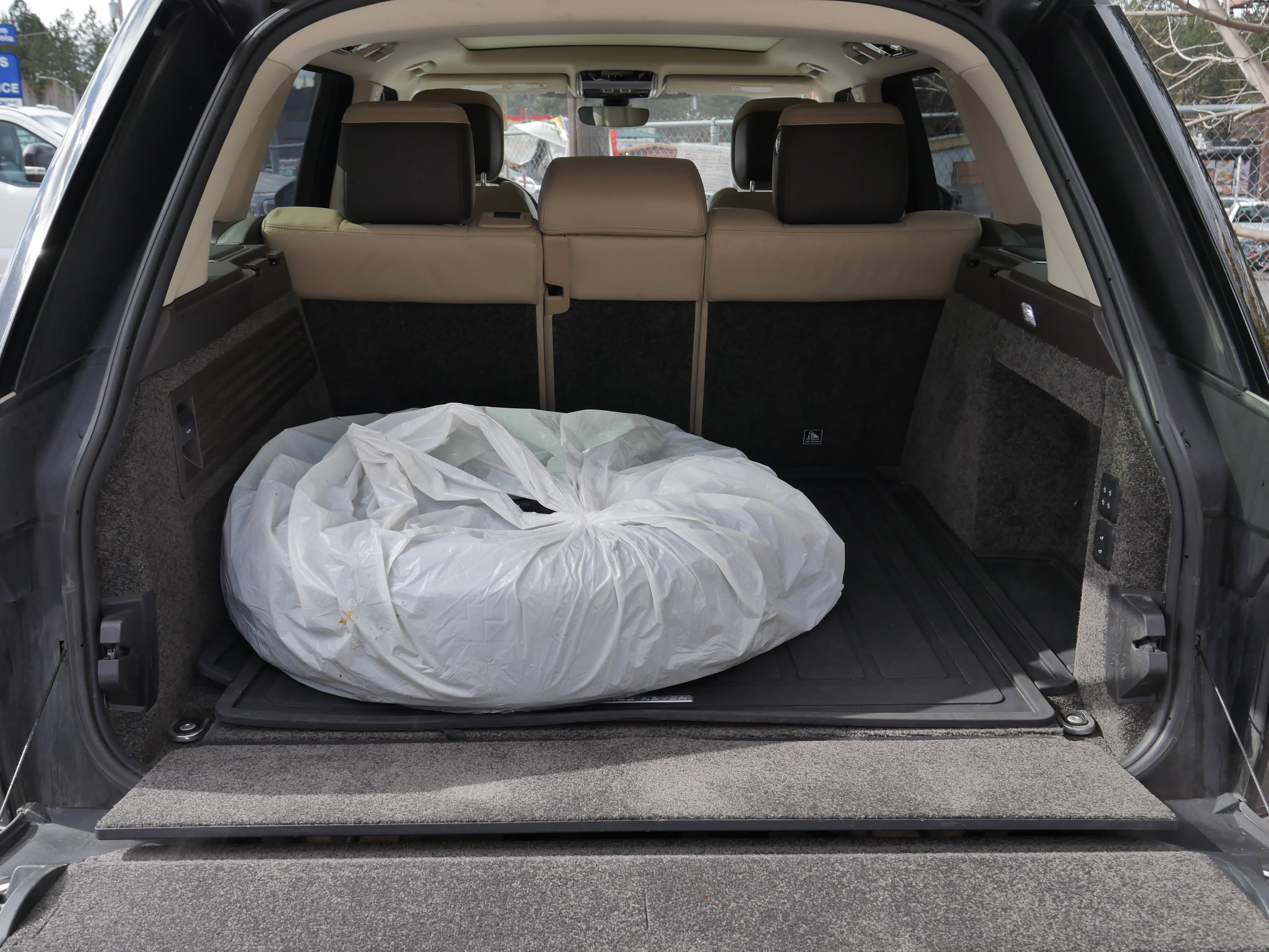 Used 2019 Fuji White Land Rover  image 27
