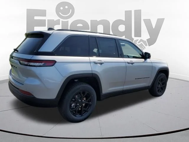 New 2026 Silver Zynith Exterior Paint Jeep Laredo Altitude image 5