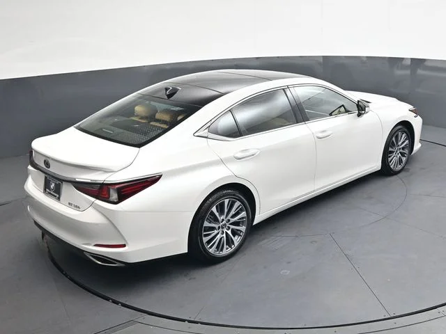 Used 2021 White Lexus 350 image 25