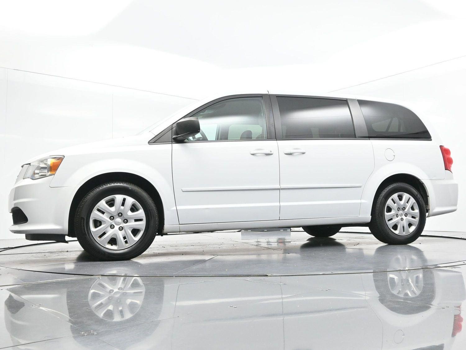 Used 2017 White Knuckle Clearcoat Dodge SE image 37