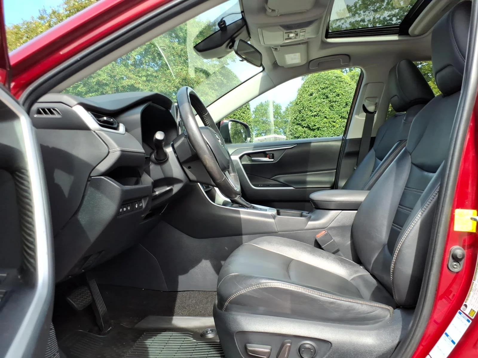 Used 2019 Ruby Flare Pearl Toyota XLE Premium image 10