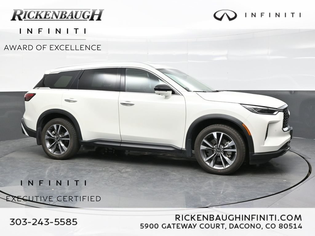 Certified Used 2023 White INFINITI LUXE image 10