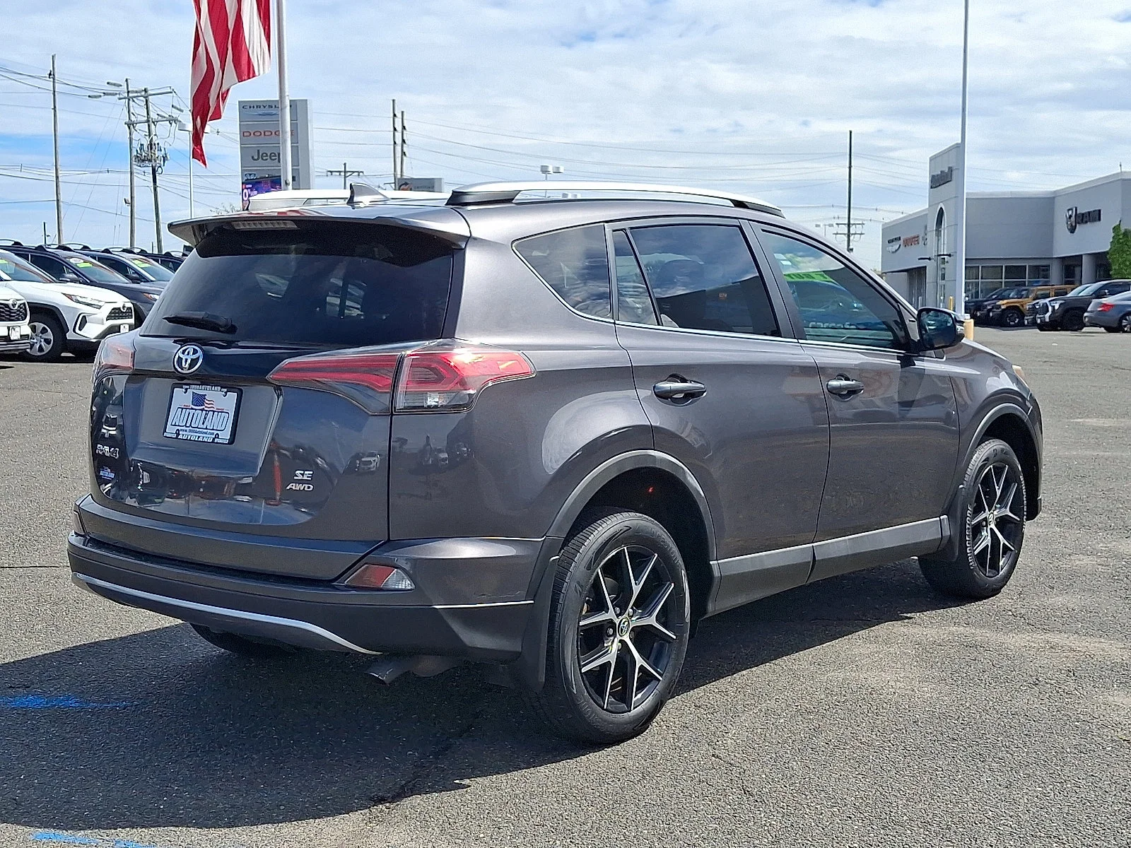 Used 2018 Magnetic Gray Metallic - 1G3 Toyota SE image 7
