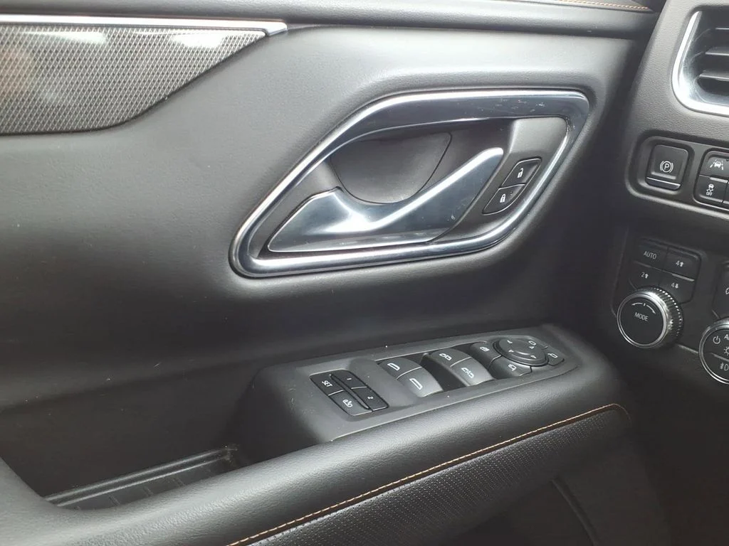 Used 2023 White GMC AT4 image 14