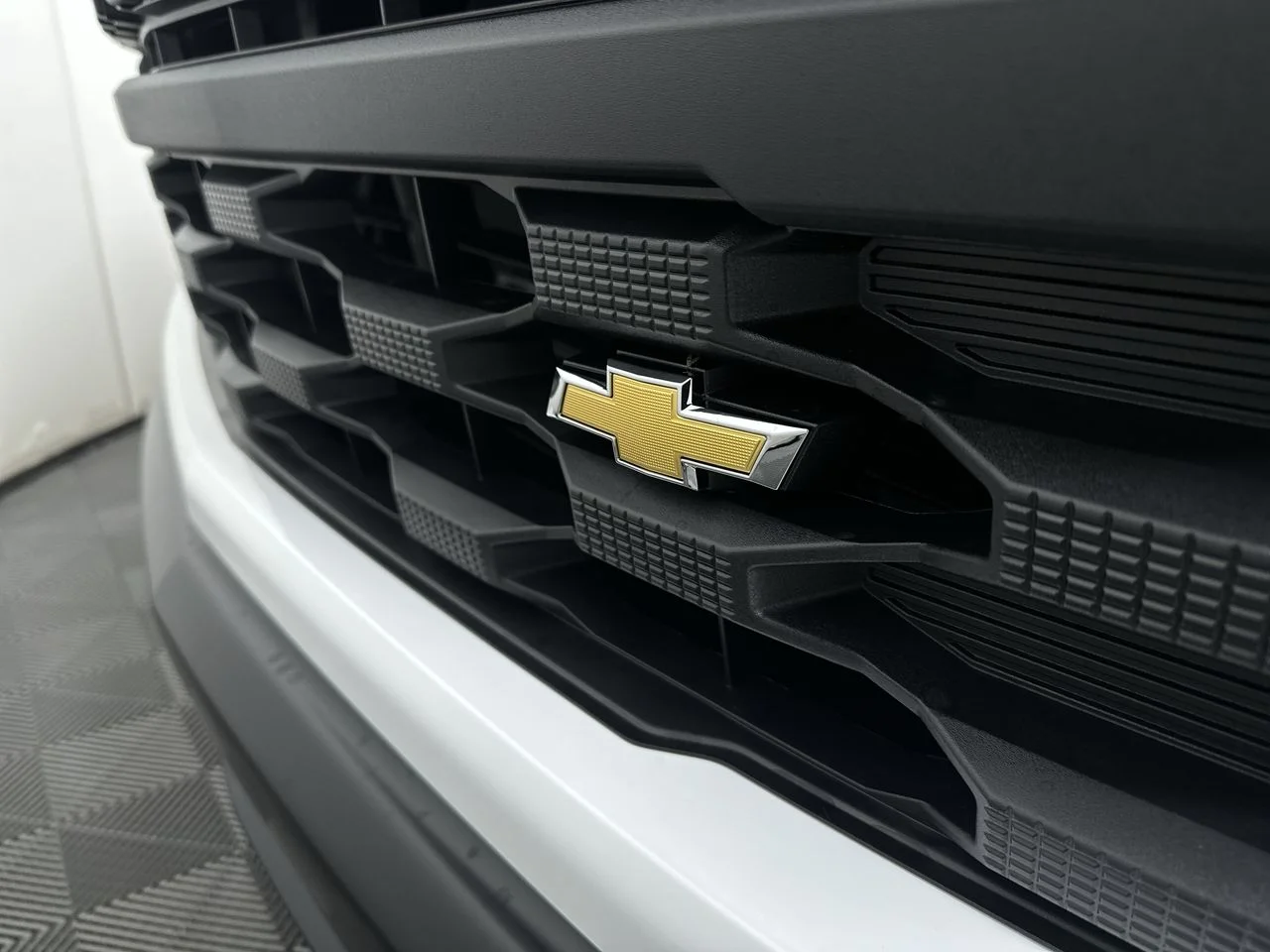 New 2026 Summit White Chevrolet WT image 110