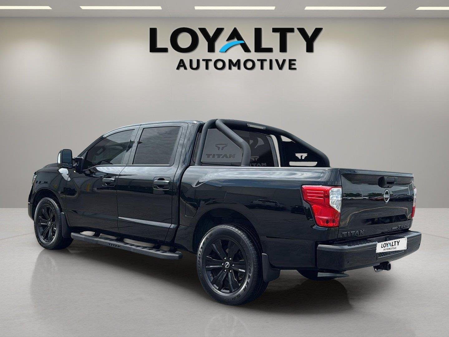 Used 2023 Super Black Nissan SV image 3