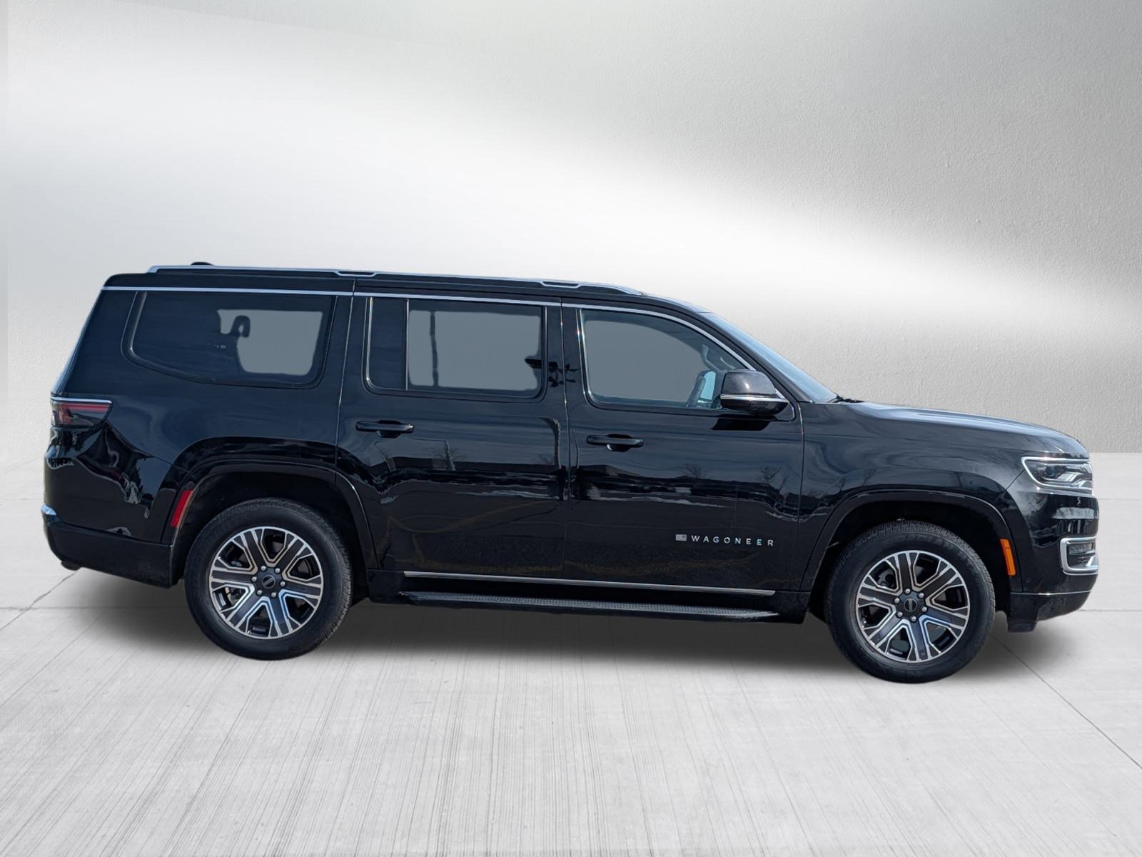 Used 2025 Diamond Black Crystal Pearlcoat Jeep 4WD image 8